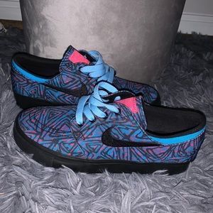 NIKE JANOSKI SB SKATE SHOE